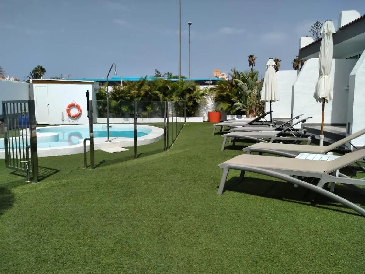 Отель Starboys Gay Resort - Gay Men Only Маспаломас